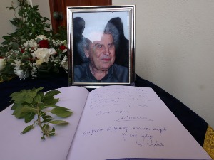 Сахрањен Микис Теодоракис, присуствовала министарка културе Србије