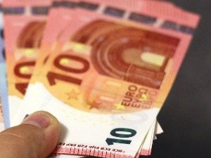 Влада усвојила предлог о исплати 20 евра – да ли је потребна додатна пријава