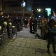 Протест антиваксера и антиглобалиста у Београду, кордони на више пунктова – полицајци гађани јајима