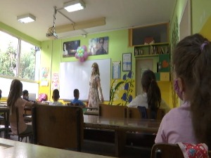 Све више школа прелази на комбиновану и онлајн наставу – најкритичније у Нишу и Ивањици