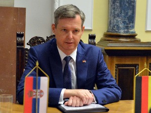 Министар Стефановић и генерал Мојсиловић са државним секретаром немачког Министарства одбране