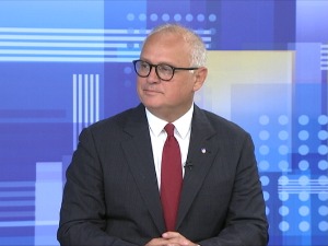 Весић: Возаче у пензији ангажују приватници, преиспитаћемо уговоре 