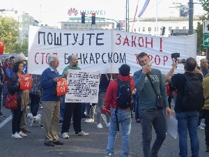 Протест адвоката и грађана испред Уставног суда