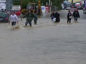 Две особе настрадале у бујицама у Грчкој