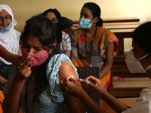 Индија, ни милијарда доза вакцине није довољна
