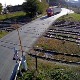 Снимци са пружних прелаза отварају питање – ко то због неколико минута ризикује живот
