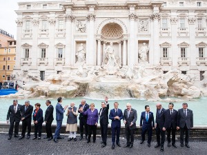 Лидери Г20 бацали новчиће у Фонтану ди Треви – без Бајдена 