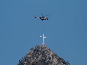 Часни крст изнад манастира Милешеве - додељена одликовања војсци