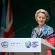 Урсула фон дер Лајен, авионом на пут од 50 километара