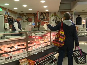 Месо бира дебљина новчаника, на пијацама има свега и свачега