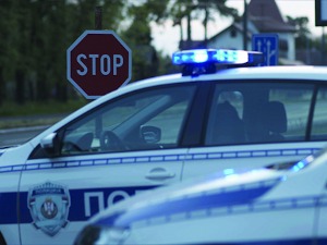 Напад ножем на полицију у Сремчици, осумњичени ухапшен