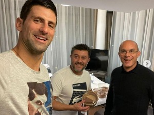 Новак са Теслом на мајици прославио рекорд