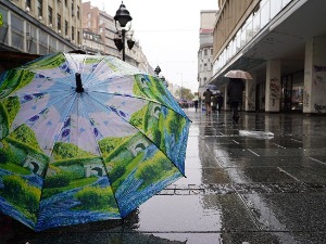 Кишобрани и топлија гардероба и данас потребни – од среде суво