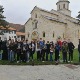 Деца косовских Албанаца у манастиру Високи Дечани