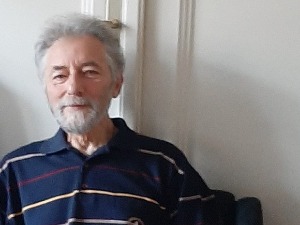 „Изнад Истока и Запада"