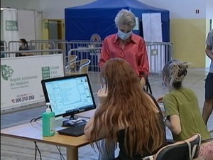 Белгија поново уводи рад од куће, обавезна вакцинација за здравствене раднике