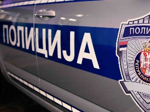 Три особе ухапшене због сумње да су комбијем кријумчарилe мигранте