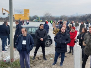 Протест на Макишком пољу због почетка градње метроа 
