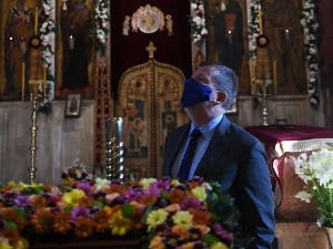 Шеф Кaнцеларије ЕУ у Приштини: Власти да по одлуци суда врaтe имовину Високим Дечанима