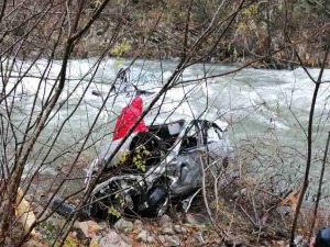 Аутомобил слетео у Морачу, погинула држављанка Србије