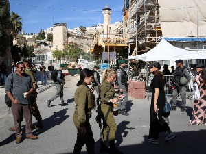 Израел поново уводи контроверзну меру: Шин бет прати заражене омикроном