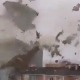 Ветар носио кровове по Истанбулу, погинуле четири особе