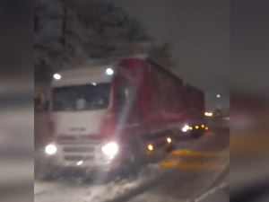Вејавица на Златибору, обустављен саобраћај за теретњаке до престанка падавина