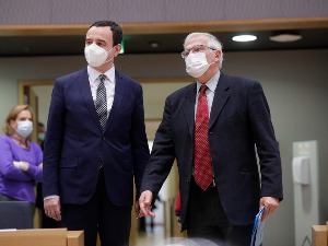 Борељ Куртију: Жао ми је премијеру, инсистирамо на примени споразума о ЗСО