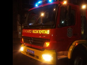 Пожар у згради у Земуну, једна особа спасена