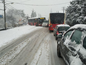 Због снега отежан саобраћај
