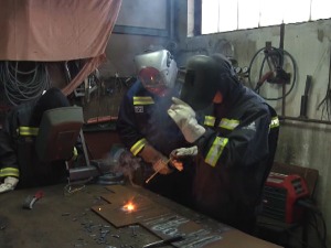 Прва генерација ученика Машинске школе у Панчеву на пракси у "Петрохемији"
