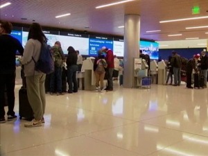 Отказане хиљаде летова широм света, група туриста из Србије не може да се врати из Занзибара