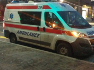 Судар аутобуса и аутомобила у Раковици, две особе повређене