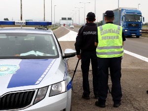 Појачана контрола саобраћаја током празника, највише патрола током ноћи