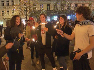 Поноћни обичаји који призивају срећу, благостање, љубав – како их свет слави