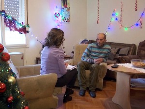 Ђорђе Јоксимовић победио институције и предрасуде – Нову годину дочекао са својим ћеркама