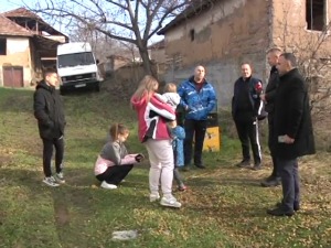 Четири породице из Прокупља добиле куће на селу, надају се новим младим комшијама