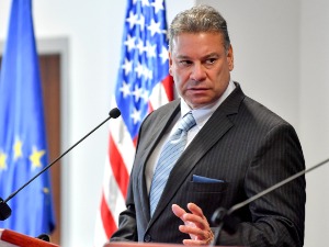 Ескобар: Ускоро долазим са Лајчаком да охрабримо дијалог Београда и Приштине  