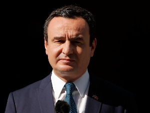 Курти пренео Борељу да се противи референдуму, остављена могућност гласања на КиМ