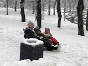 Колико деца уживају у снегу,  да ли су модерне технологије однеле промрзле носиће