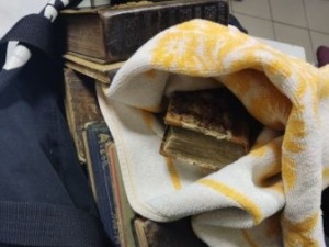 Заплењене антиквитетне књиге и златници на прелазу Хоргош