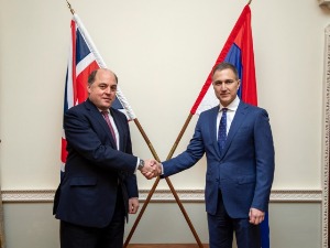 Стефановић са британским министром одбране: Србија опредељена да две земље оснаже своје односе 