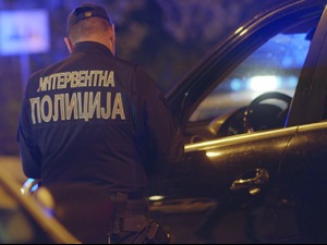 Возио "смарт" у контрасмеру, полиција га зауставила после потере