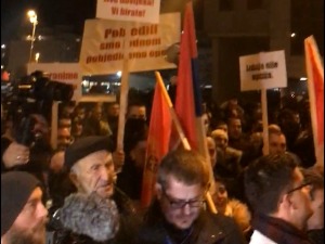 Протест у Подгорици: Поново се иде у поделе, одбранити изборну вољу