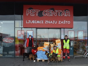Заједничка донација за напуштене животиње "Пет центра" и купаца