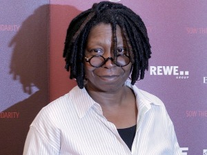 Вупи Голдберг у центру скандала због изјава о Холокаусту