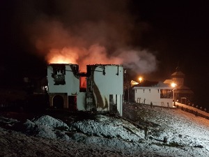 Локализован пожар у конаку манастира Свете Тројице код Љубовије