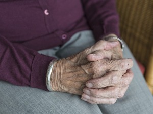 Старица у Италији пронађена у кући две године након смрти – корона изазвала пандемију усамљености