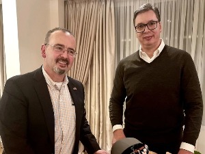 Вучић се захвалио Годфрију на подршци Србији током службе