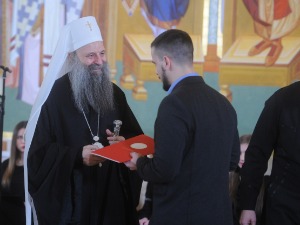 Патријарх Порфирије уручио стипендије најбољим студентима